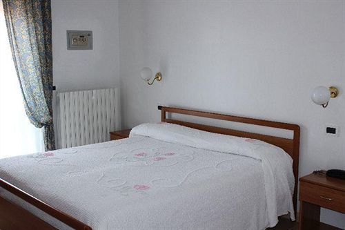 Hotel Solaris Giulianova Bagian luar foto